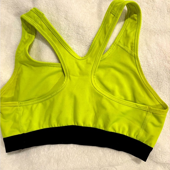 Nike sport bra size M - Picture 3 of 3